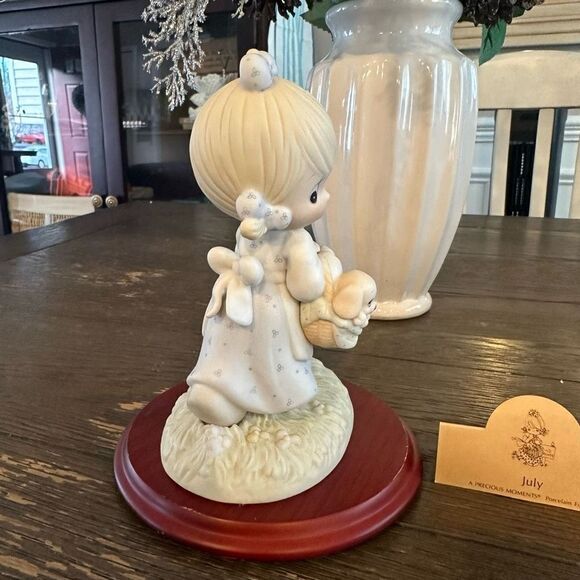 Precious Moments Figurine "July" Vintage 1988 Calendar Girl with Puppy - Picture 3 of 10